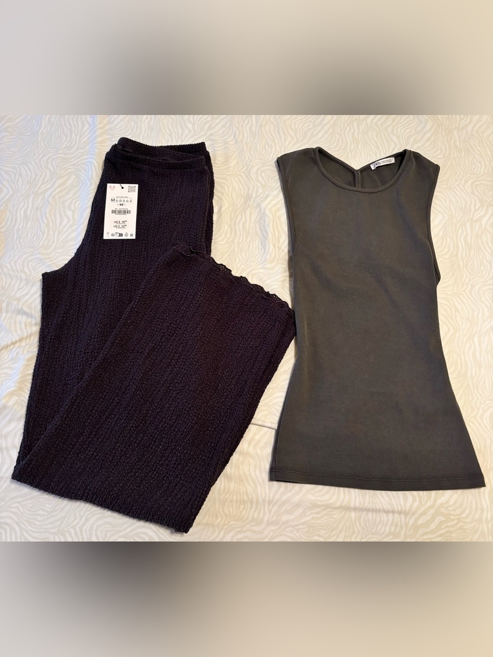 Zara – Dark Navy Textured Pants & Dark Gray Sleeveless Top (Size M)